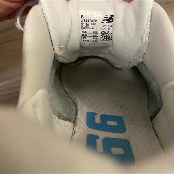 New balance sneakers like new - Picture 2 of 4